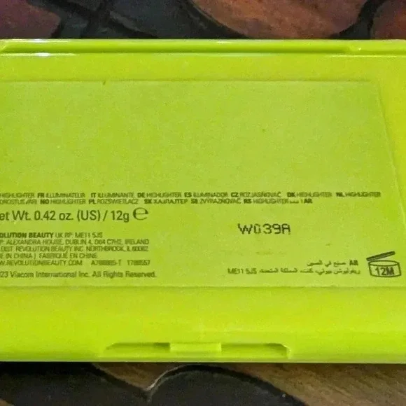 Brand New Unused Revolution X Emily In Paris Pimplelight Powder Highlighter - Picture 8 of 10